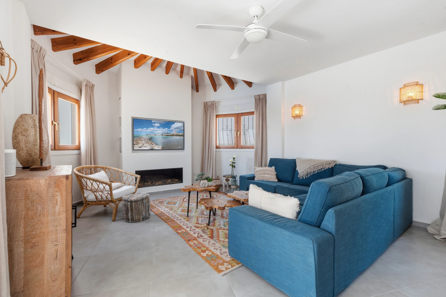Exclusive, trendy, and fully renovated villa with panoramic sea views for sale in Moraira – prime location near the center and beach.