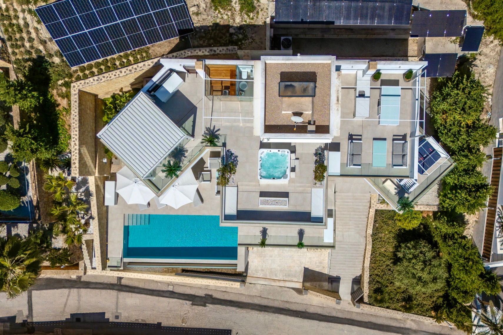 Außergewöhnliche Luxusvilla in Moraira – Wo Design, Technologie und Meerblick aufeinandertreffen