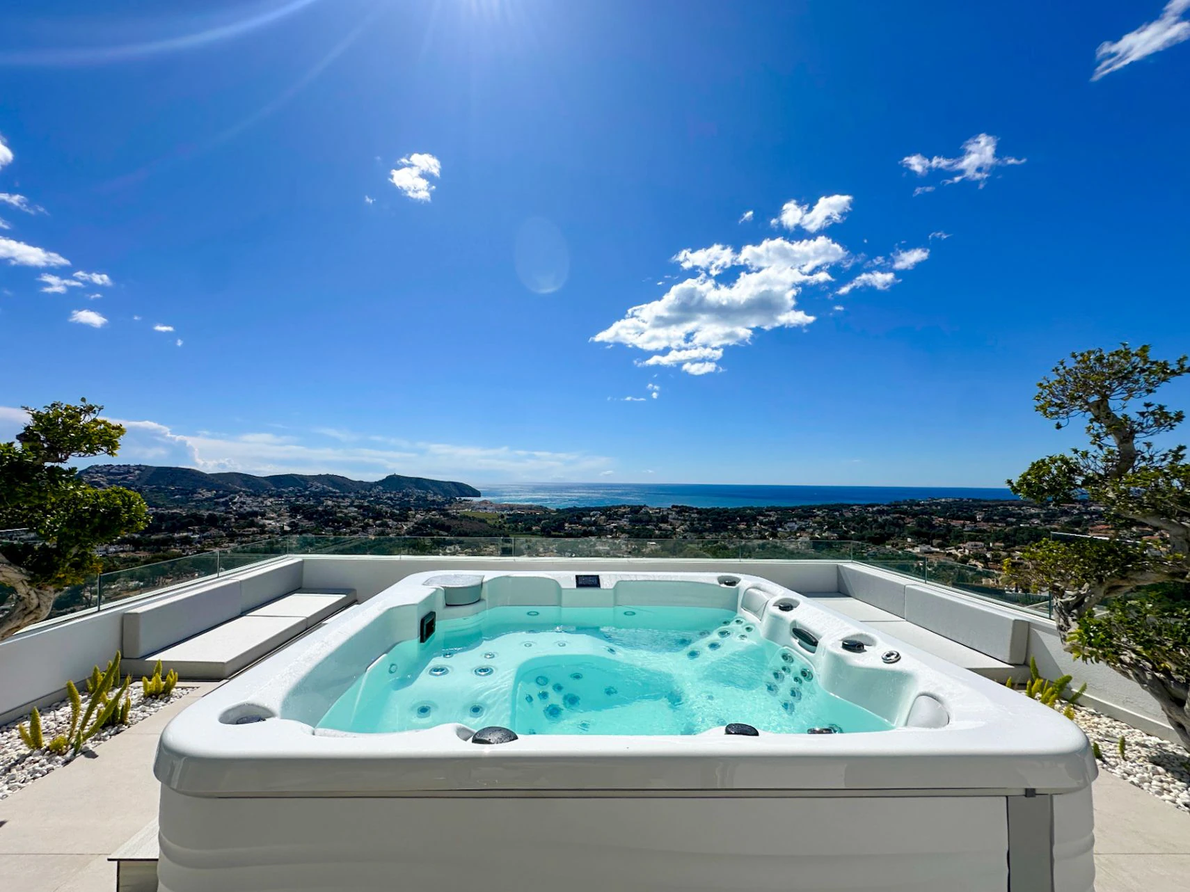 Außergewöhnliche Luxusvilla in Moraira – Wo Design, Technologie und Meerblick aufeinandertreffen