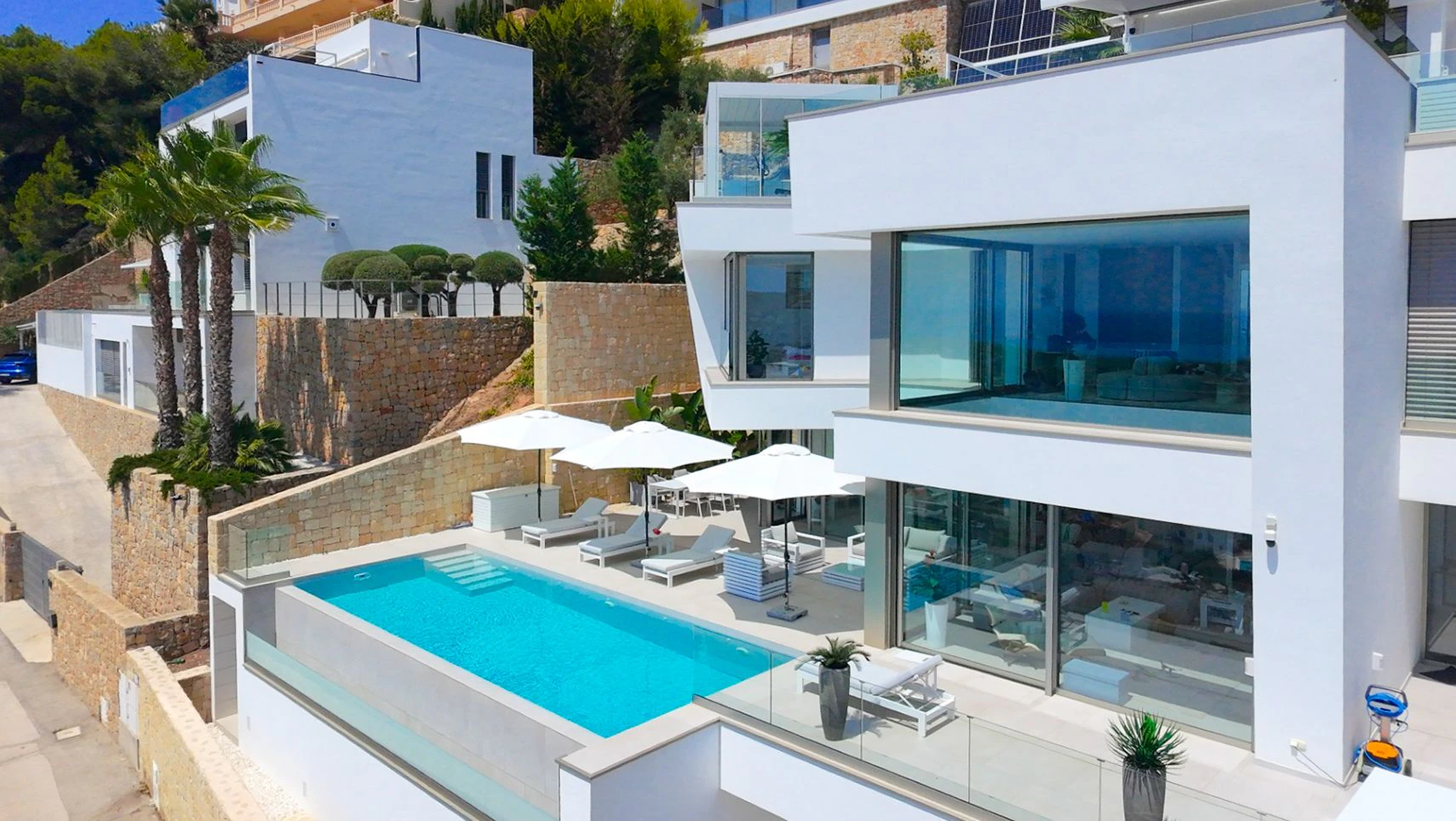 Außergewöhnliche Luxusvilla in Moraira – Wo Design, Technologie und Meerblick aufeinandertreffen