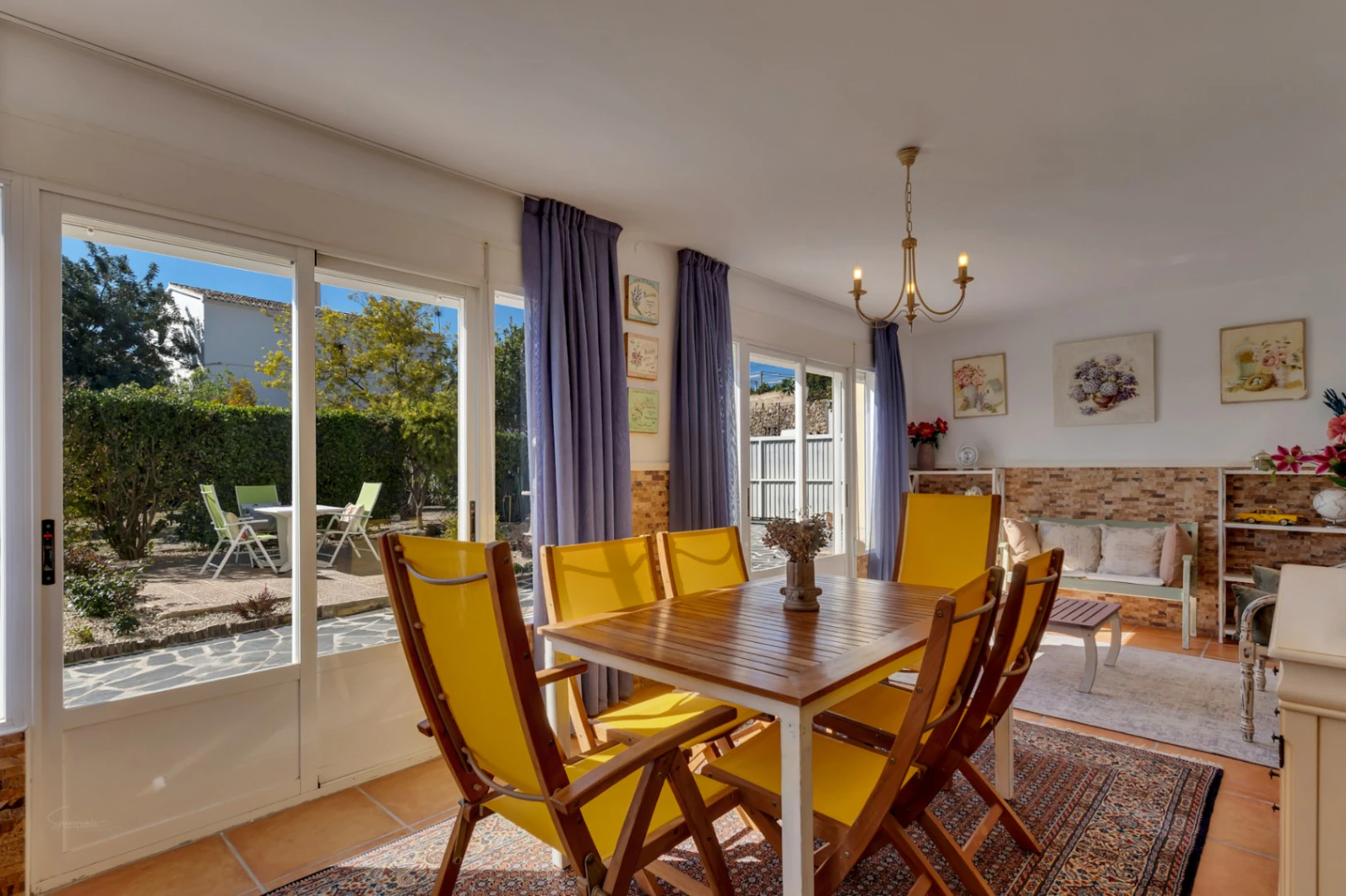 Villa a la venta a pocos metros del casco antiguo de Jávea con vistas al mar