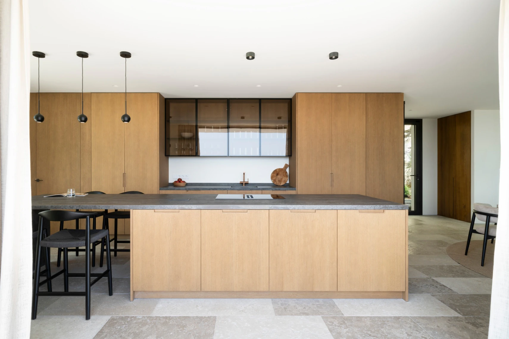 Exclusive luxury villa for sale in Jávea, with panoramic sea and mountain views.