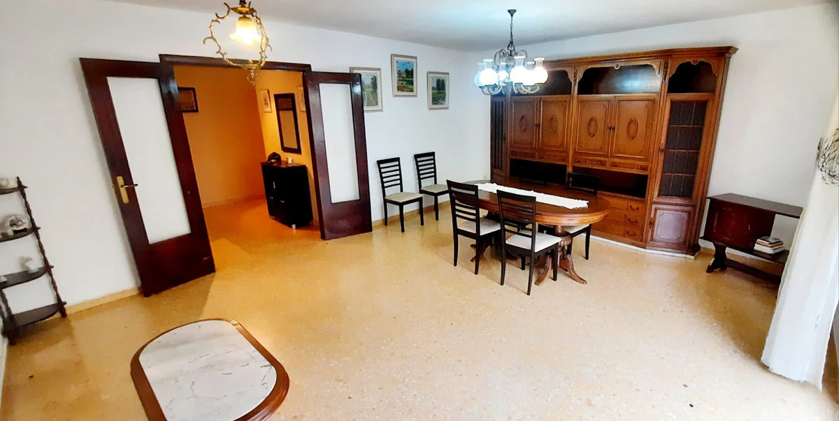 GRAN PISO CON 2 ENTRADAS EN EL CASCO URBANO DE DÉNIA