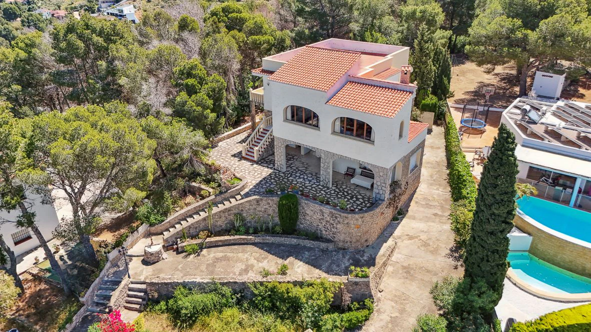 Large villa with the most stunning views of Dénia.