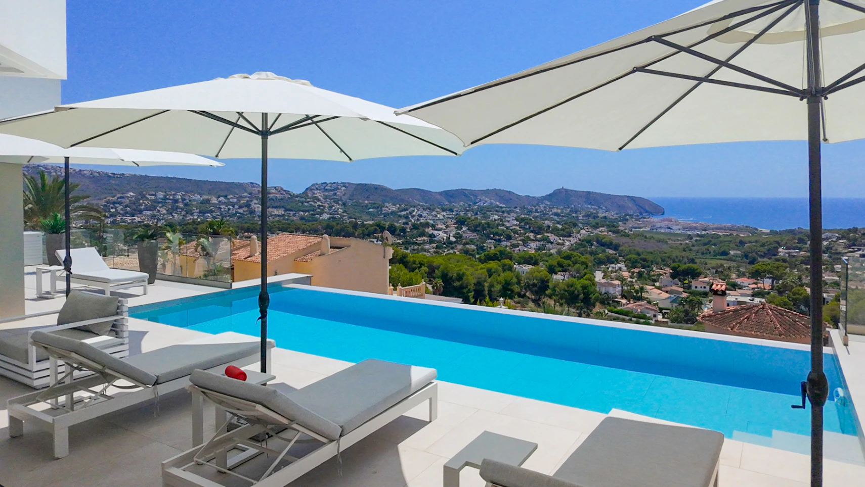 Außergewöhnliche Luxusvilla in Moraira – Wo Design, Technologie und Meerblick aufeinandertreffen