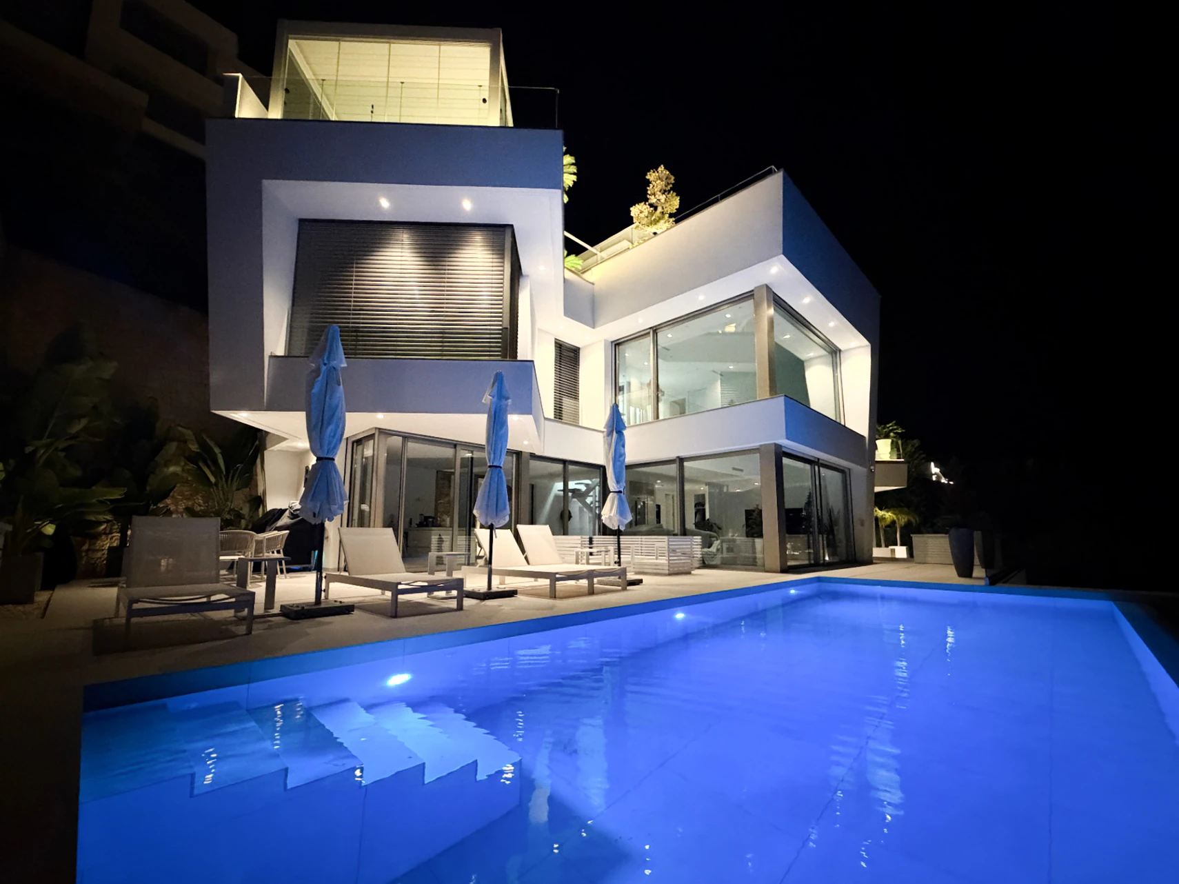 Außergewöhnliche Luxusvilla in Moraira – Wo Design, Technologie und Meerblick aufeinandertreffen