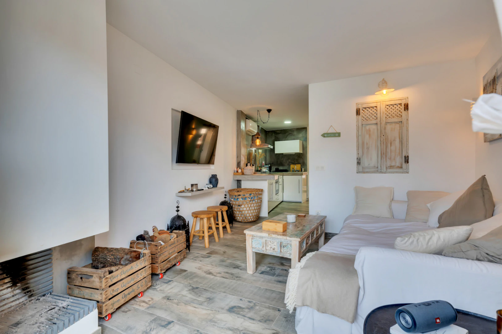 Renovated apartment with pool near the sea.