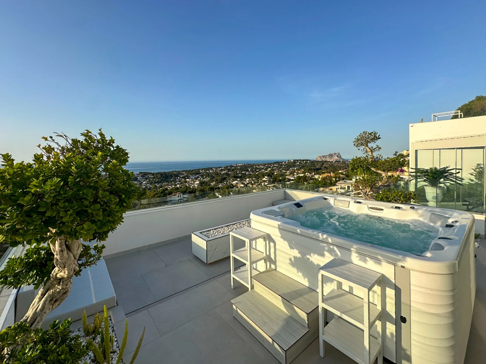 Außergewöhnliche Luxusvilla in Moraira – Wo Design, Technologie und Meerblick aufeinandertreffen
