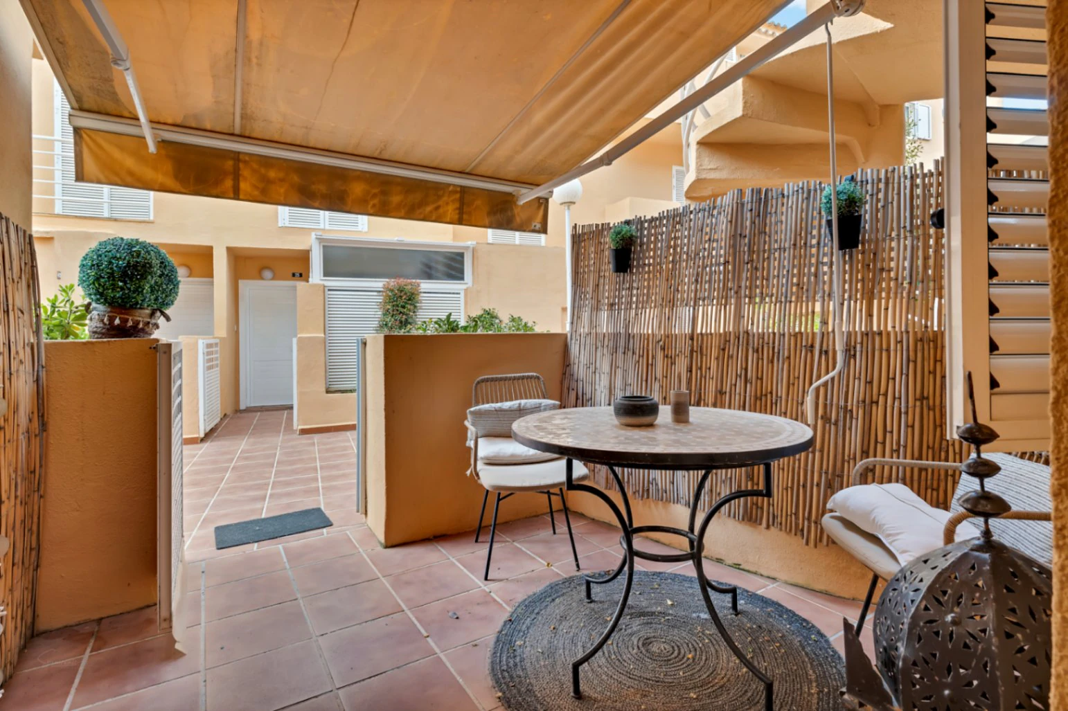Renovated apartment with pool near the sea.