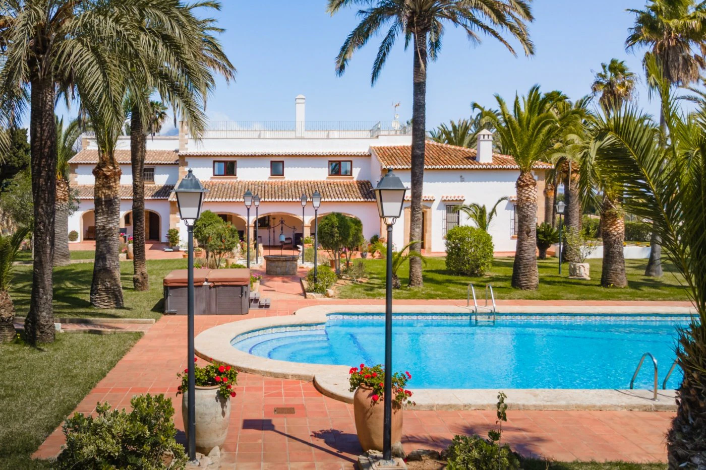 Grande villa avec maison d’hôtes à Jávea et terrain 5.835m2