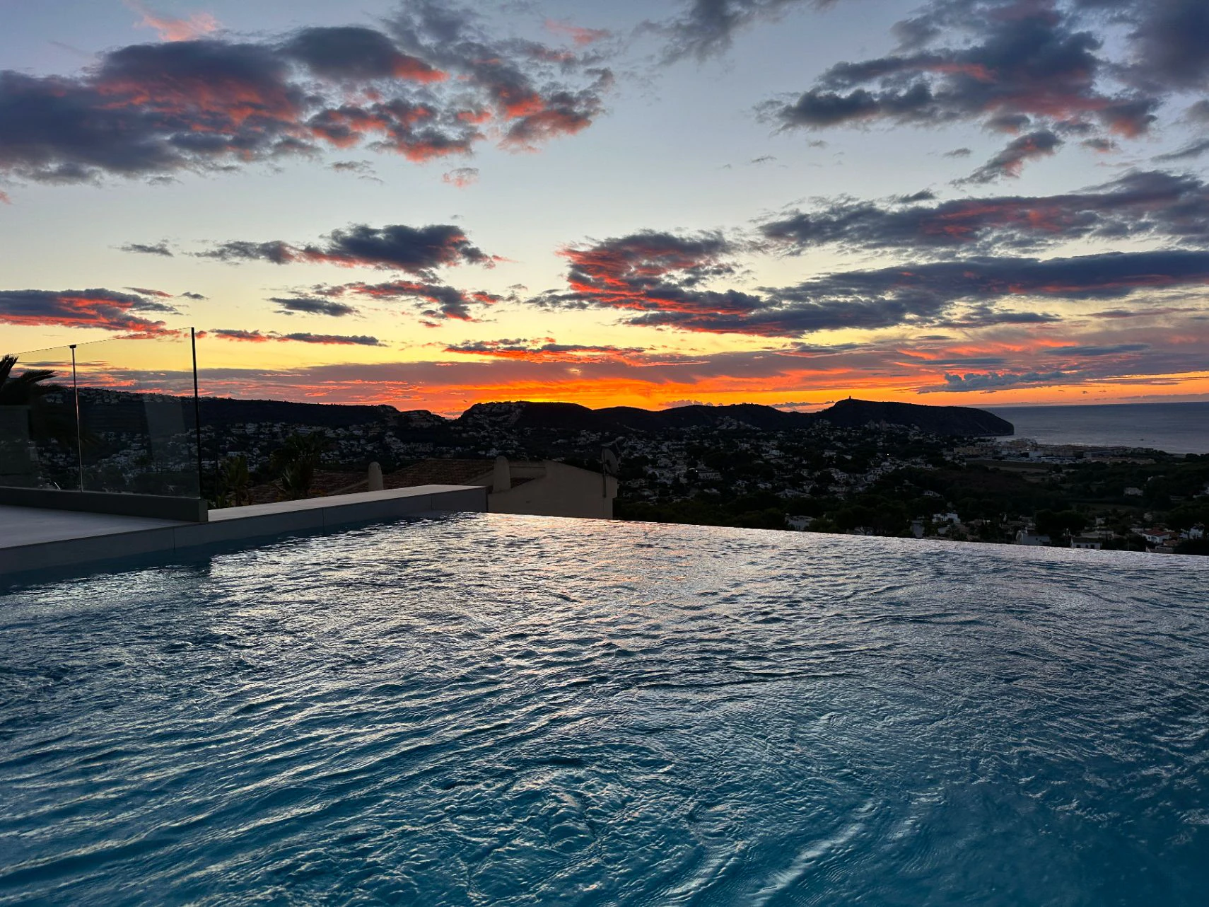 Außergewöhnliche Luxusvilla in Moraira – Wo Design, Technologie und Meerblick aufeinandertreffen