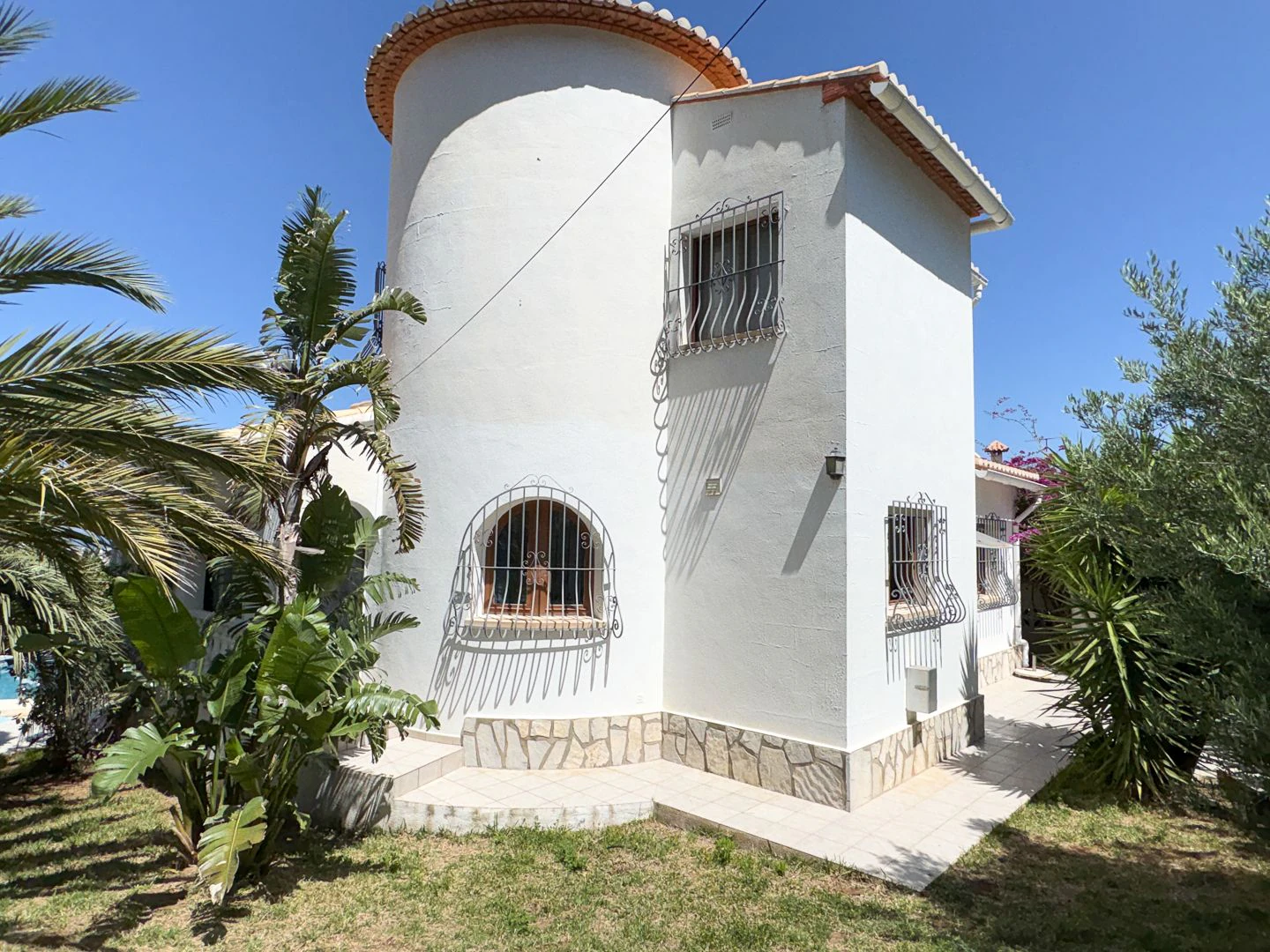 Exclusive Villa in Dénia: A Balcony to the Mediterranean and History.