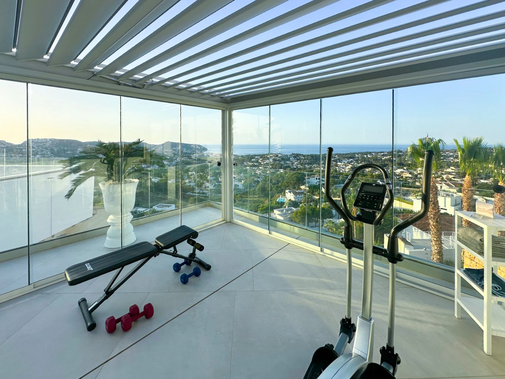 Außergewöhnliche Luxusvilla in Moraira – Wo Design, Technologie und Meerblick aufeinandertreffen