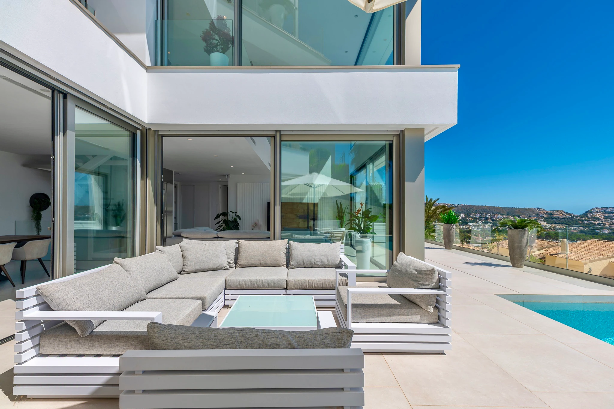 Außergewöhnliche Luxusvilla in Moraira – Wo Design, Technologie und Meerblick aufeinandertreffen
