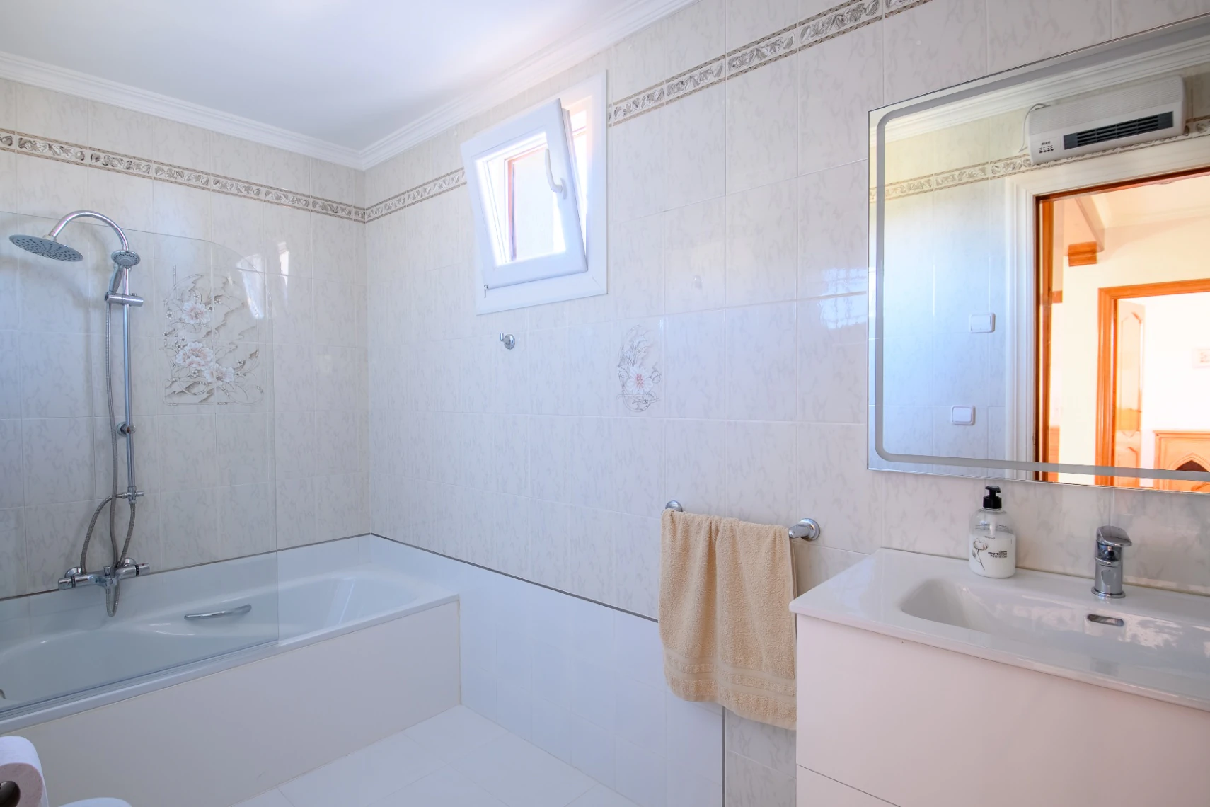Stunning 5-Bedroom Villa for Sale in Jávea Old Town