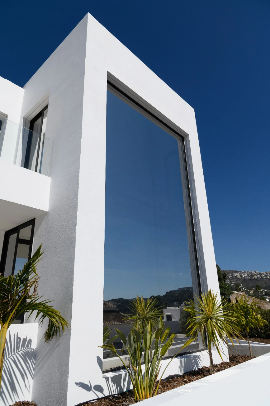 Exclusive Modern Villa in Prime Moraira Location – 5 Bedrooms, Pool & Jacuzzi