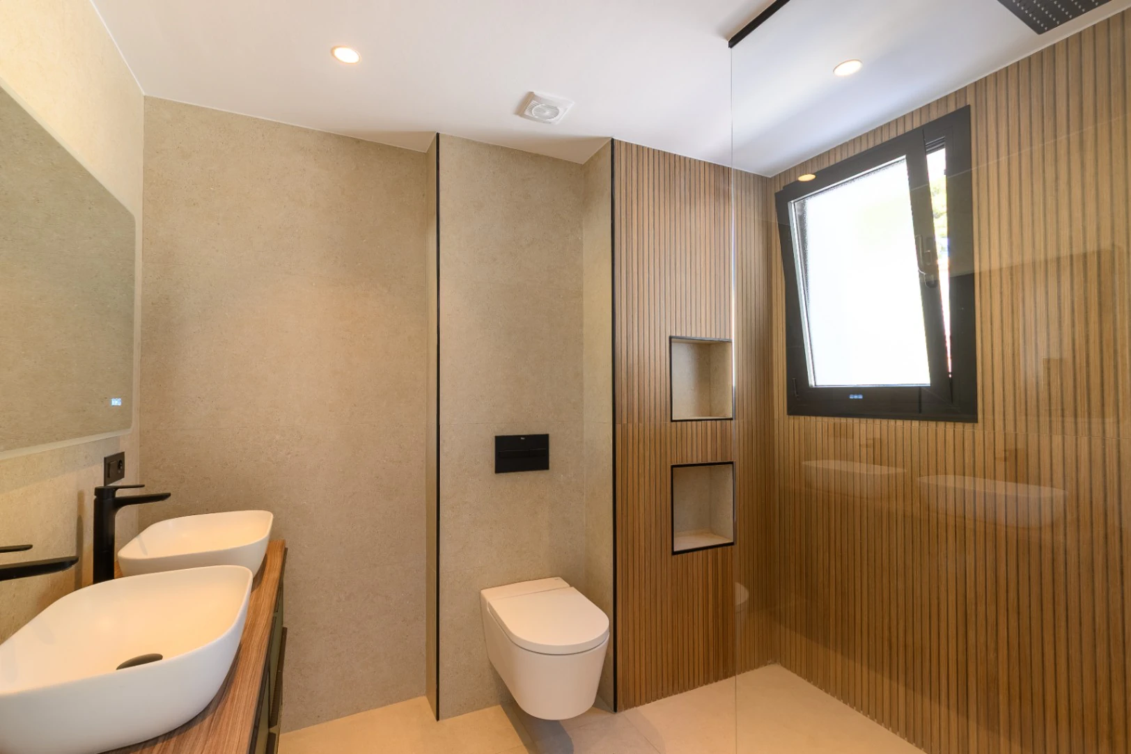 Exclusive Modern Villa in Prime Moraira Location – 5 Bedrooms, Pool & Jacuzzi