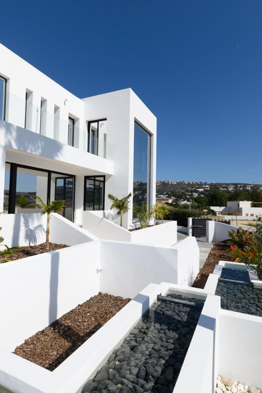 Exclusive Modern Villa in Prime Moraira Location – 5 Bedrooms, Pool & Jacuzzi