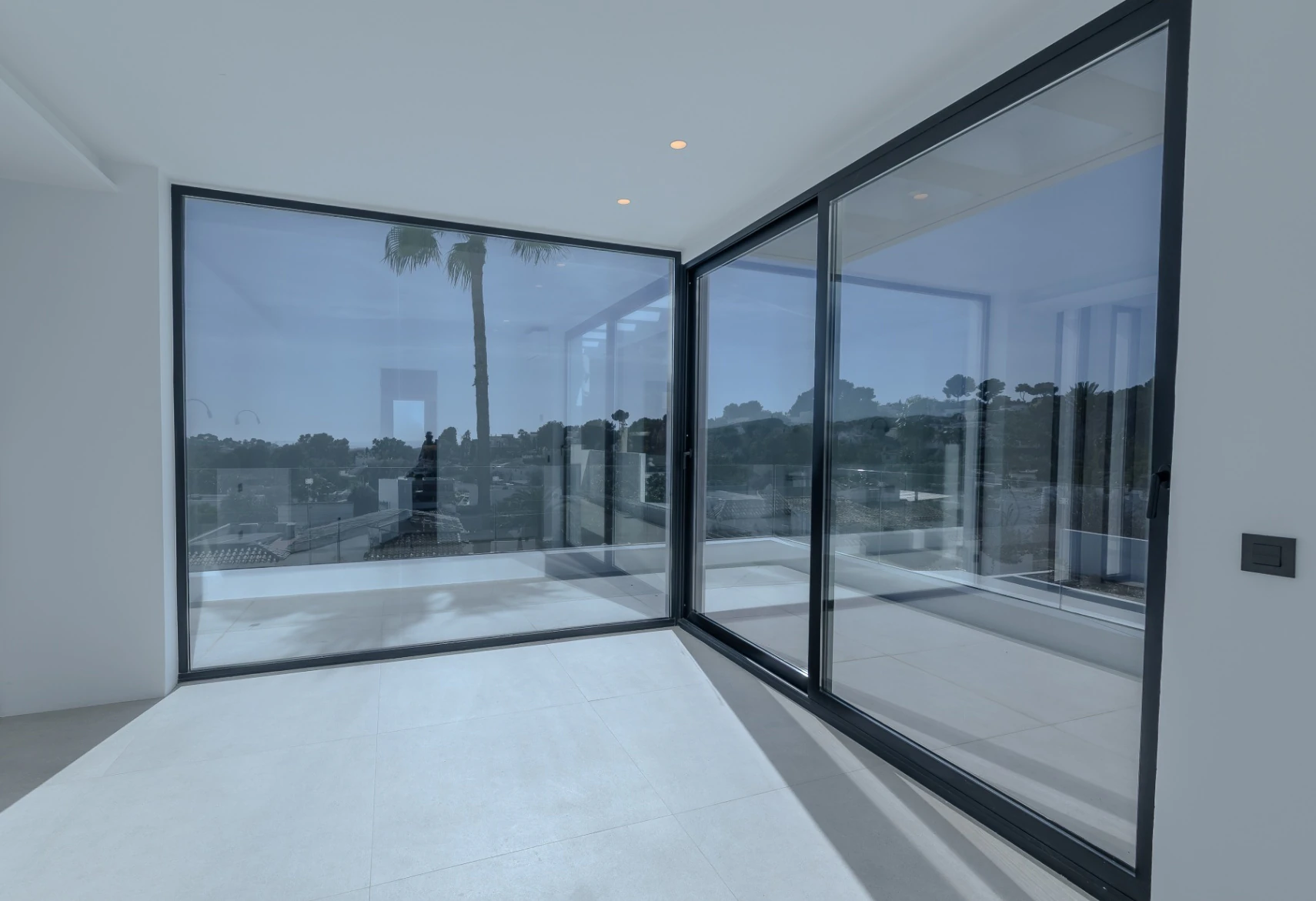 Exclusive Modern Villa in Prime Moraira Location – 5 Bedrooms, Pool & Jacuzzi