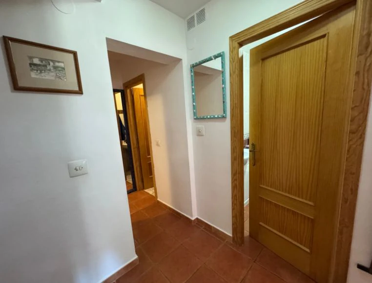 Adosado en venta en Moraira: 3 dormitorios y piscina comunitaria.