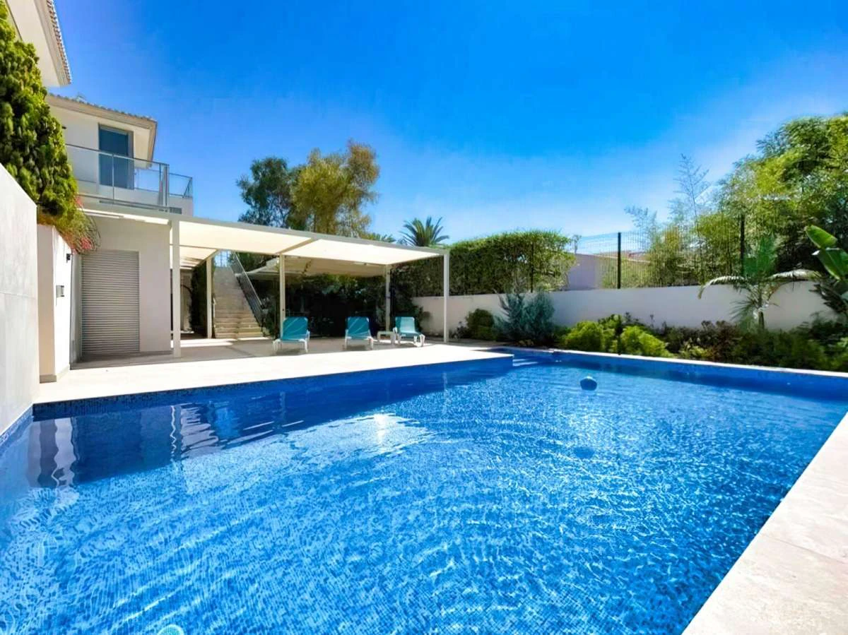 Villa te verkoop in Les Bassetes