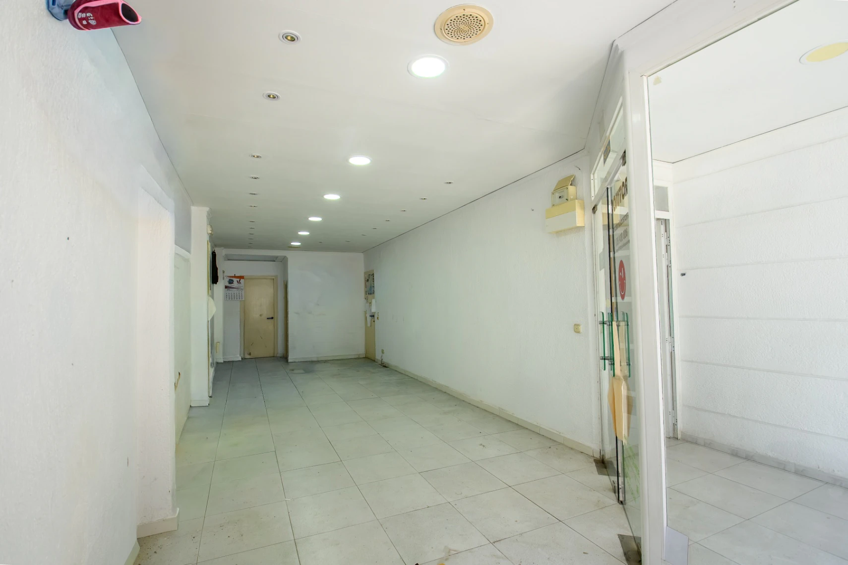 Huis met commerciële ruimtes te koop in het oude centrum van Teulada