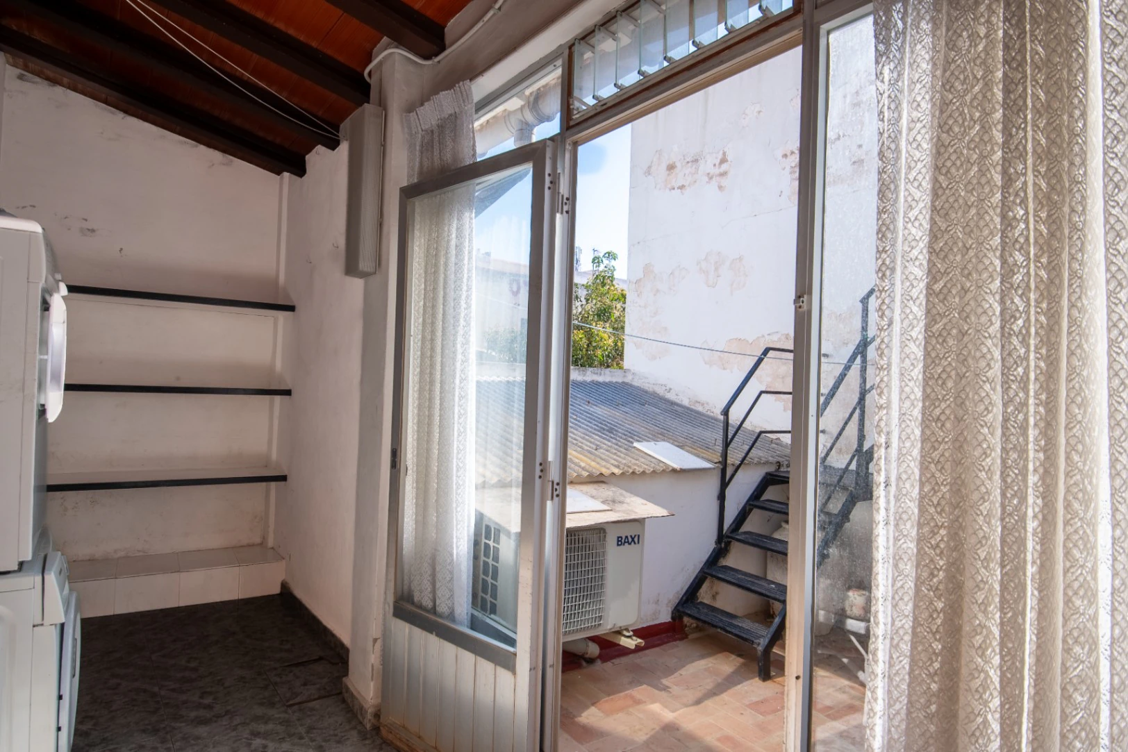Huis met commerciële ruimtes te koop in het oude centrum van Teulada