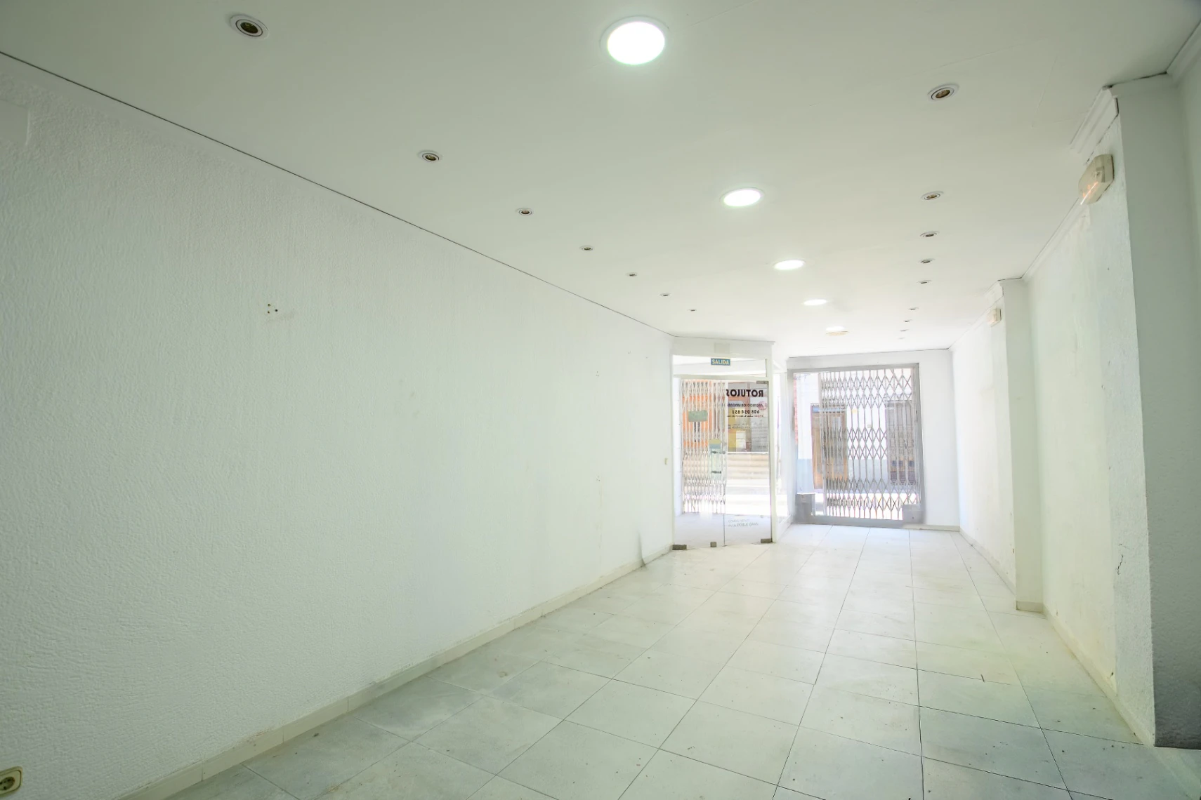 Huis met commerciële ruimtes te koop in het oude centrum van Teulada