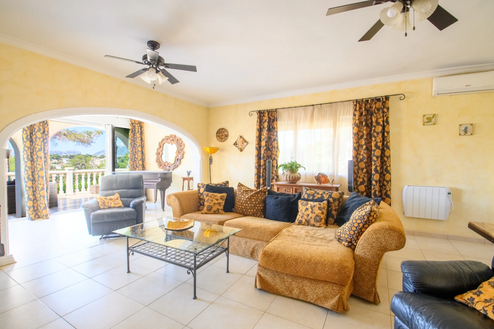 Luxusvilla zu verkaufen in Benissa Costa, 600 m zum Strand La Fustera, Meerblick