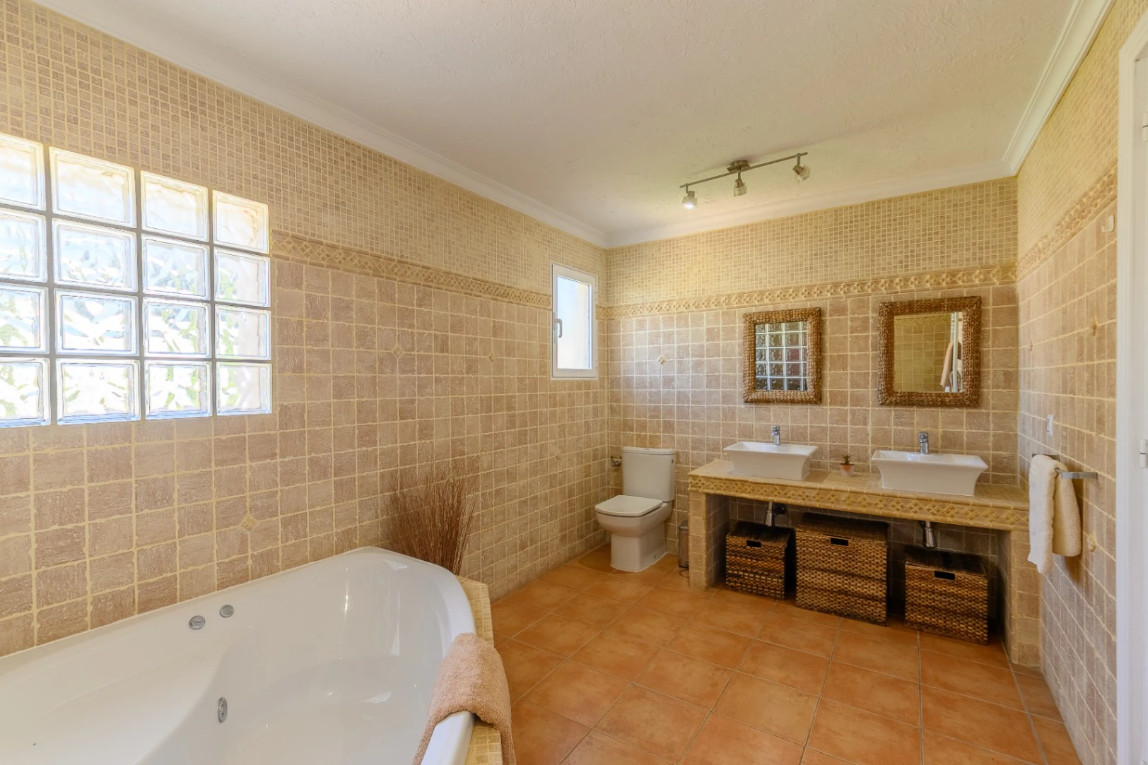 Luxusvilla zu verkaufen in Benissa Costa, 600 m zum Strand La Fustera, Meerblick
