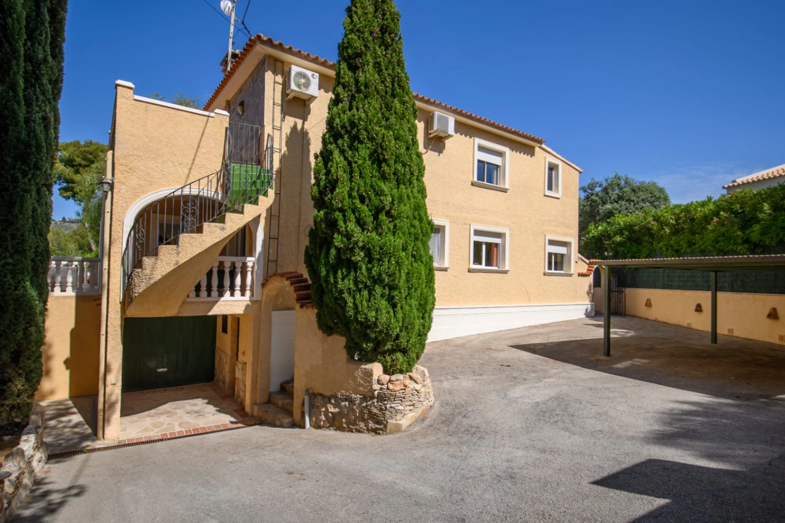 Luxusvilla zu verkaufen in Benissa Costa, 600 m zum Strand La Fustera, Meerblick