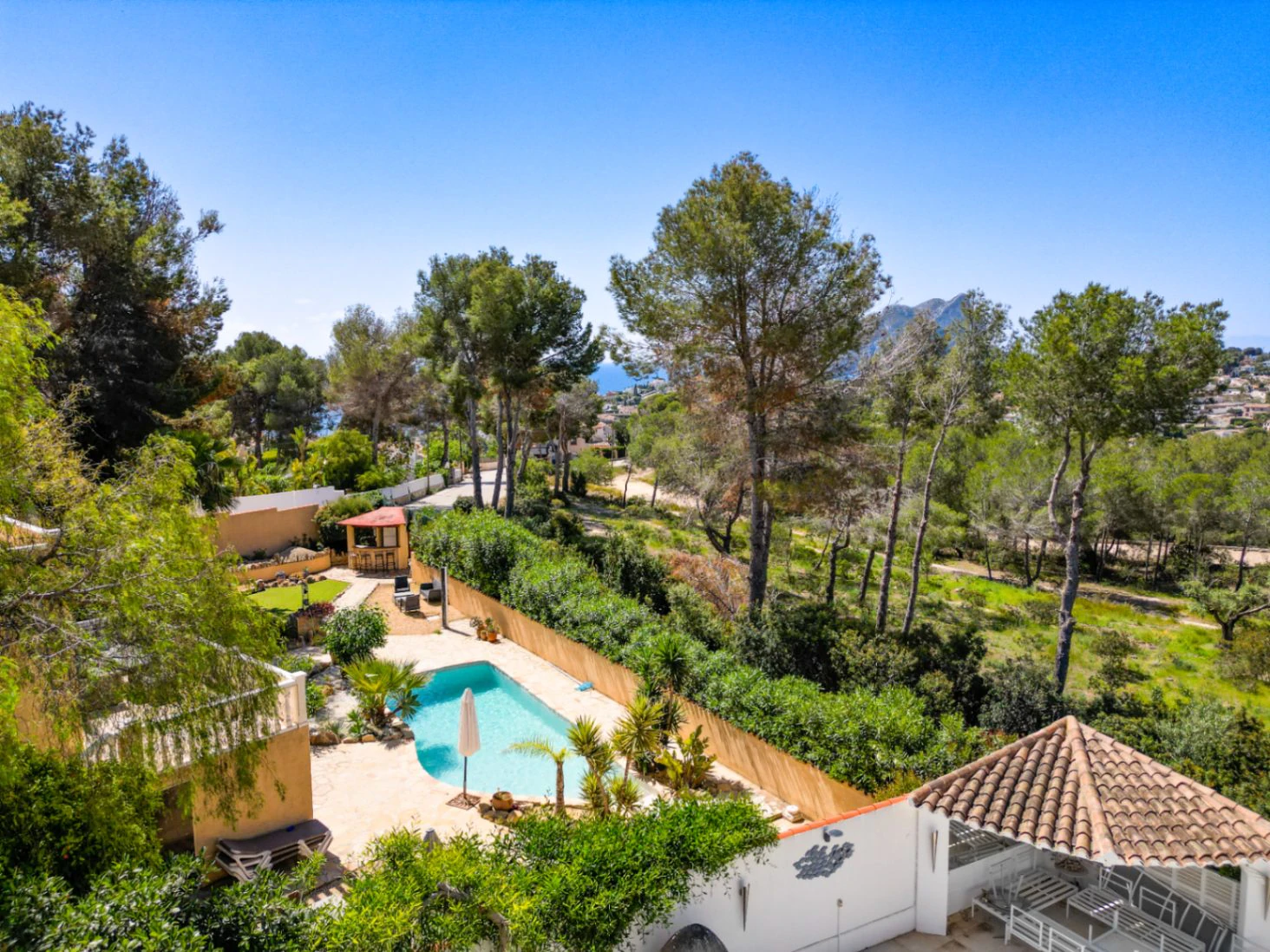 Luxusvilla zu verkaufen in Benissa Costa, 600 m zum Strand La Fustera, Meerblick
