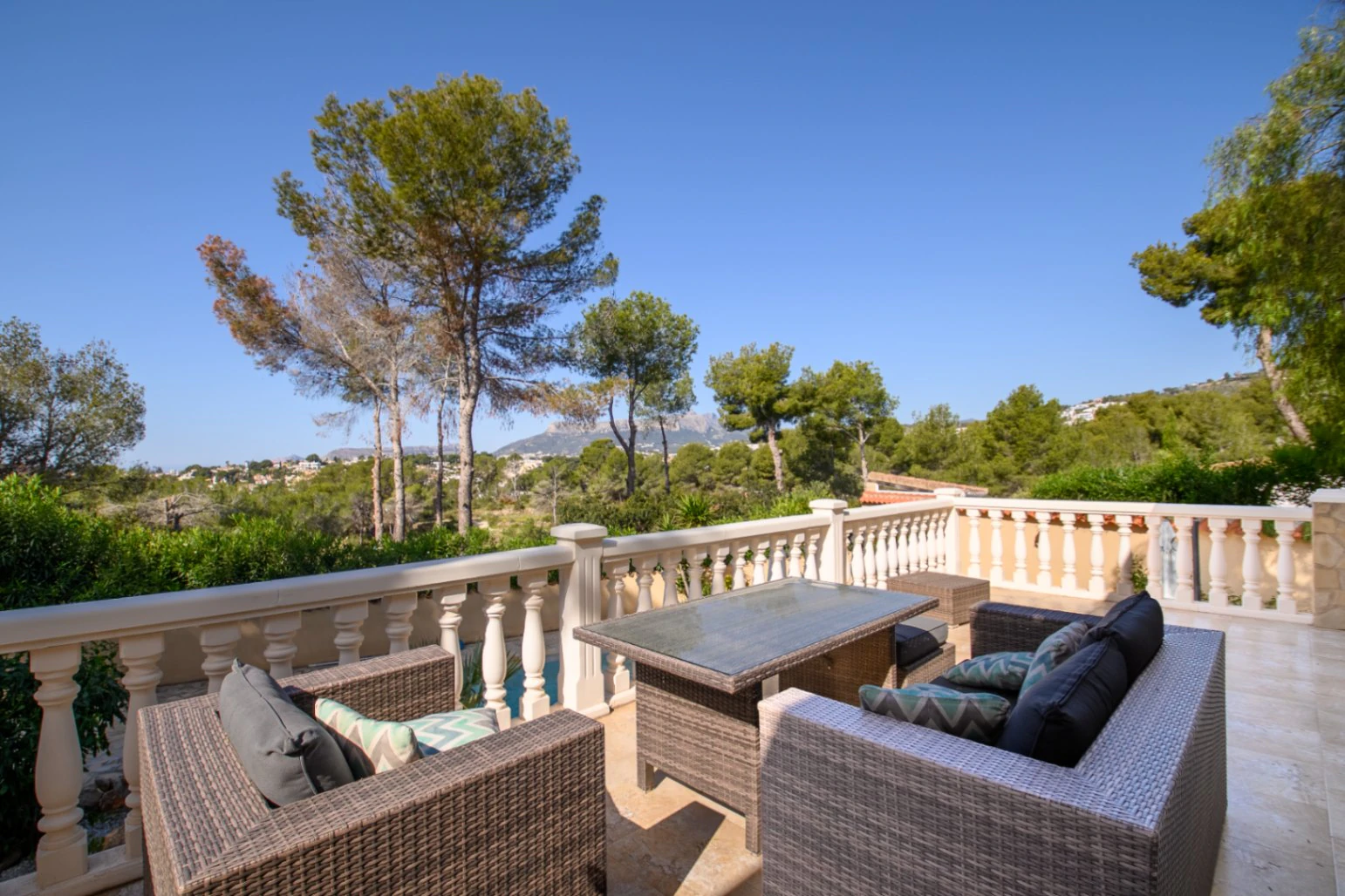 Luxusvilla zu verkaufen in Benissa Costa, 600 m zum Strand La Fustera, Meerblick