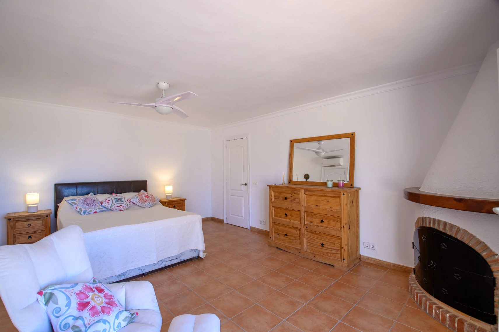 Luxusvilla zu verkaufen in Benissa Costa, 600 m zum Strand La Fustera, Meerblick