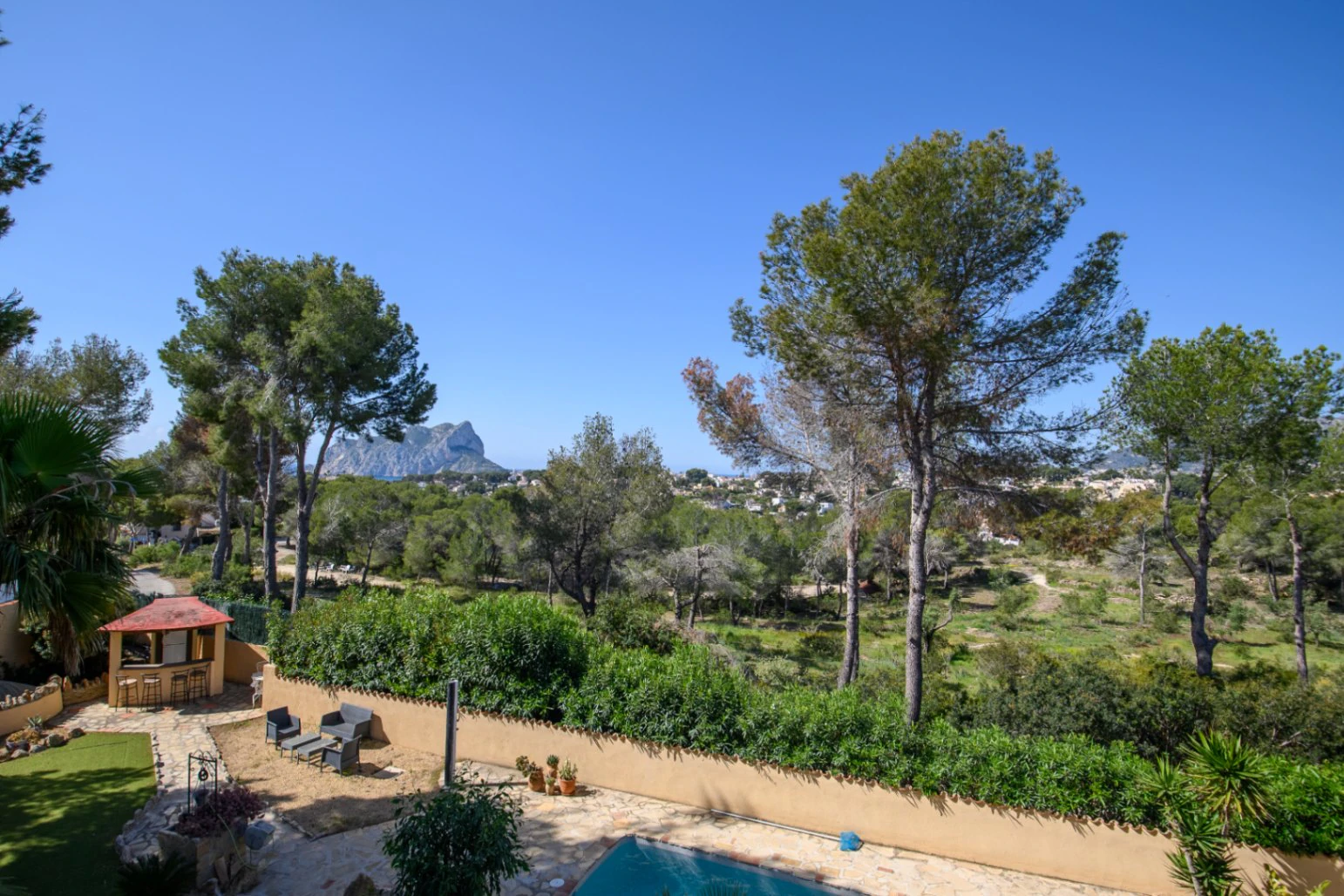 Luxusvilla zu verkaufen in Benissa Costa, 600 m zum Strand La Fustera, Meerblick