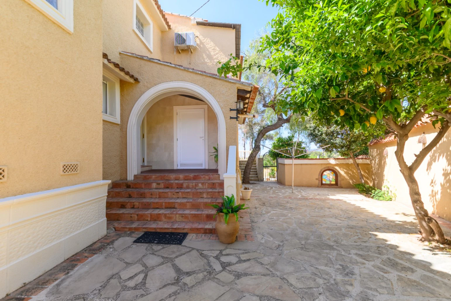 Luxusvilla zu verkaufen in Benissa Costa, 600 m zum Strand La Fustera, Meerblick