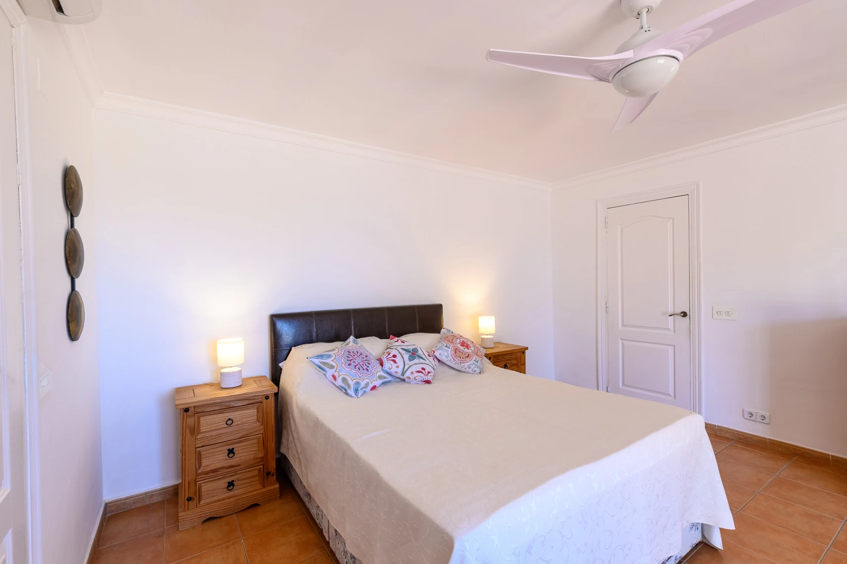 Luxusvilla zu verkaufen in Benissa Costa, 600 m zum Strand La Fustera, Meerblick