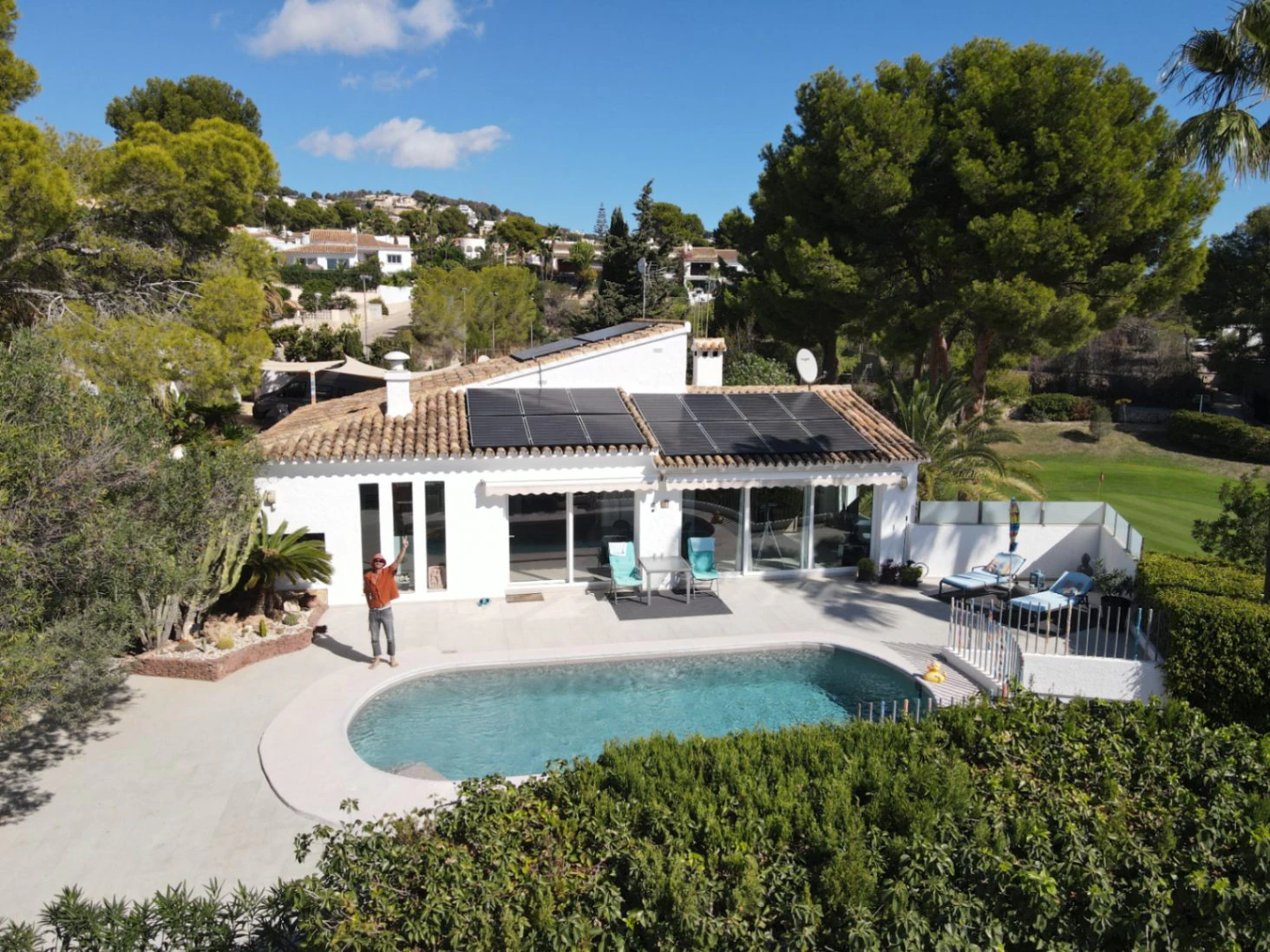 Impresionante villa en venta en Moraira con piscina y jardín