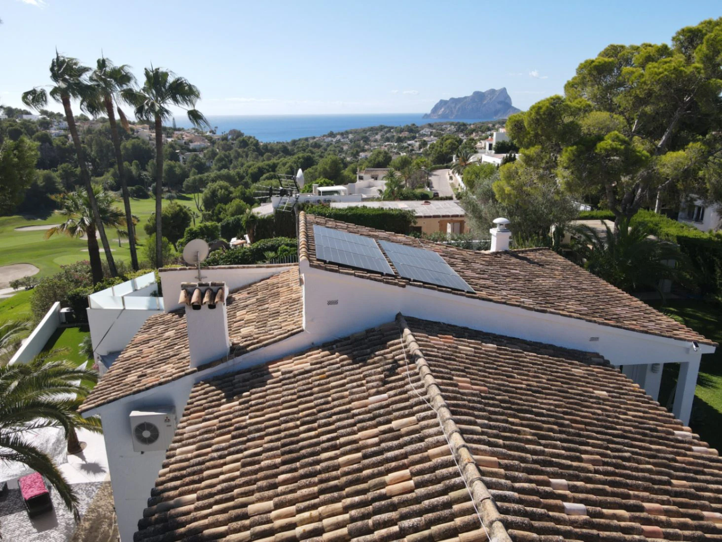 Impresionante villa en venta en Moraira con piscina y jardín