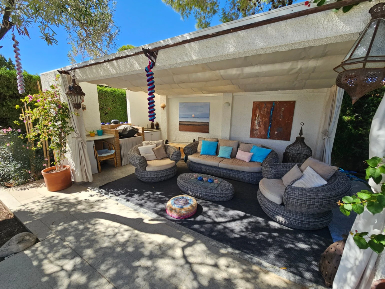 Impresionante villa en venta en Moraira con piscina y jardín