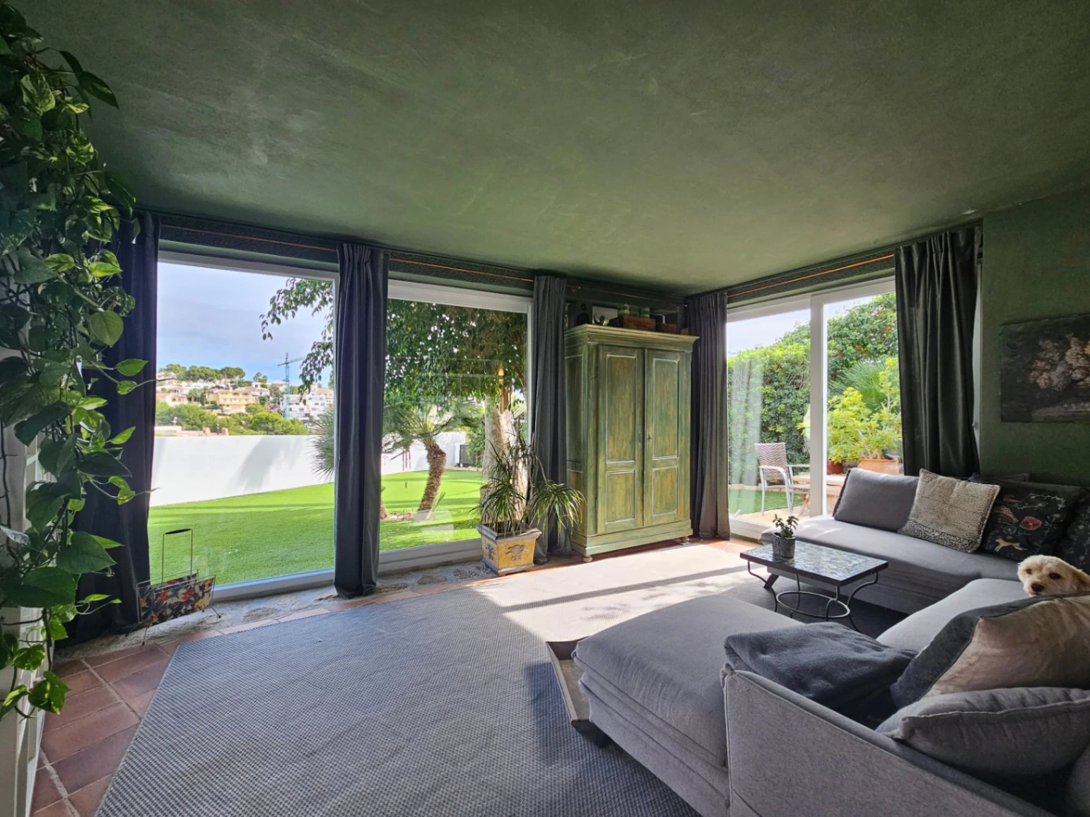 Impresionante villa en venta en Moraira con piscina y jardín