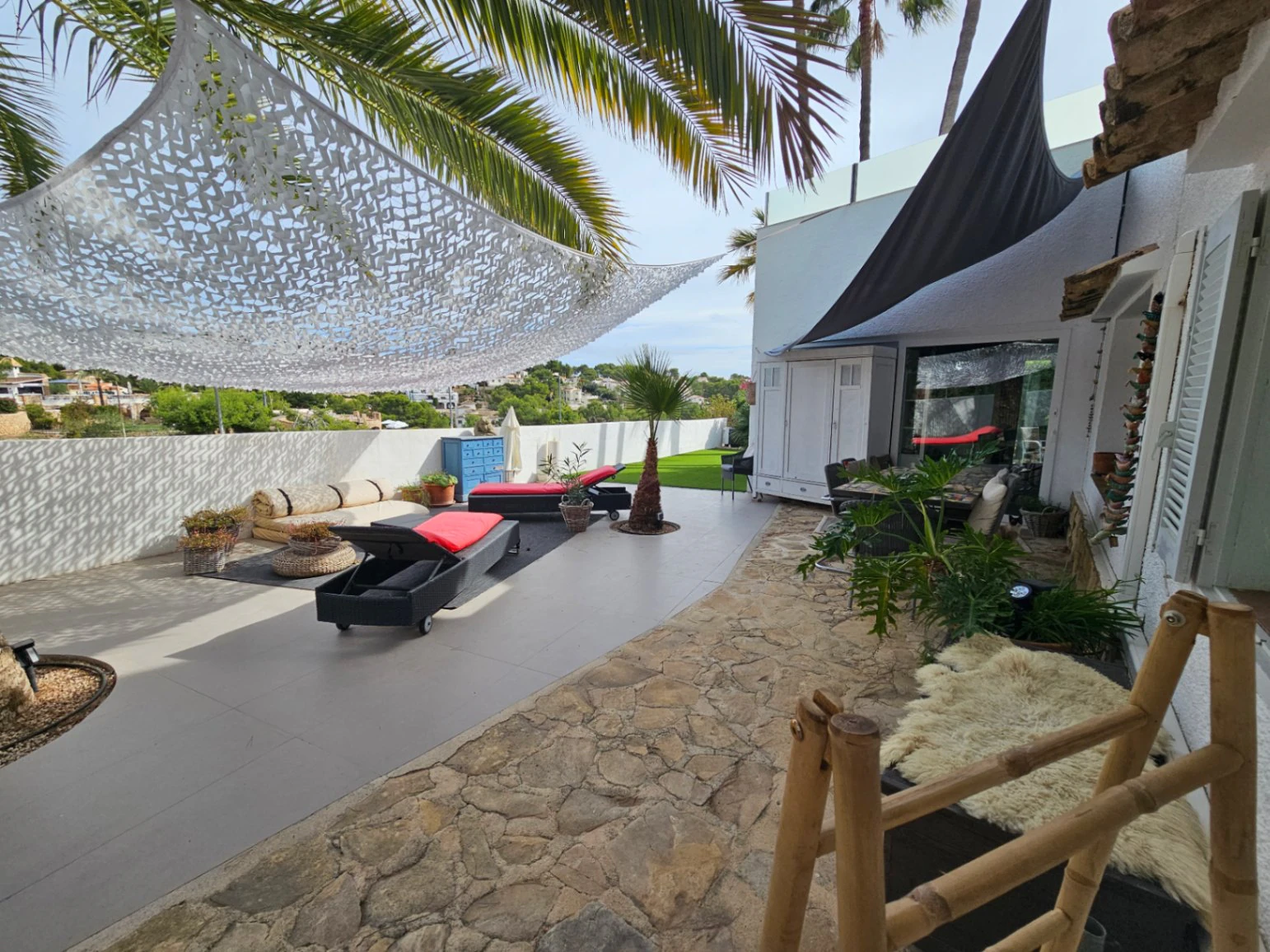 Impresionante villa en venta en Moraira con piscina y jardín