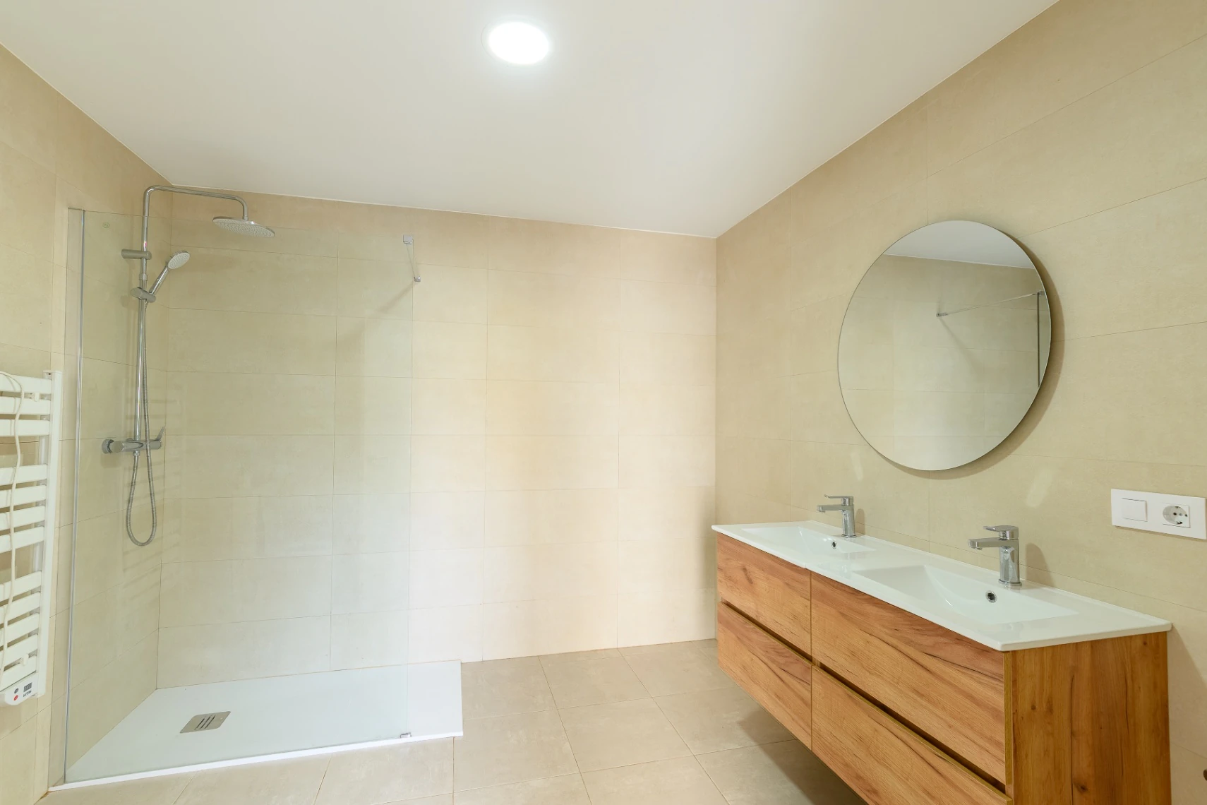 OPPORTUNITÉ D'INVESTISSEMENT DOUBLE - APPARTEMENT DE 3 CHAMBRES ET STUDIO INDÉPENDANT DANS LE CENTRE DE JALÓN