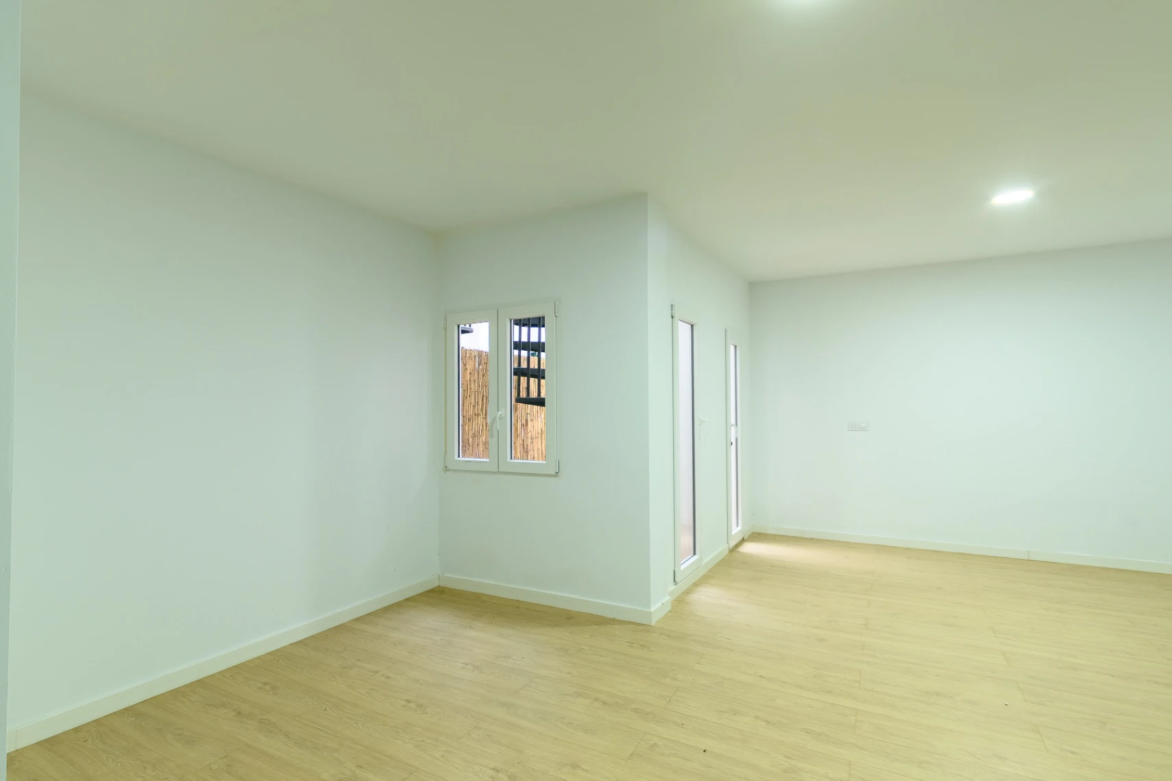 OPPORTUNITÉ D'INVESTISSEMENT DOUBLE - APPARTEMENT DE 3 CHAMBRES ET STUDIO INDÉPENDANT DANS LE CENTRE DE JALÓN