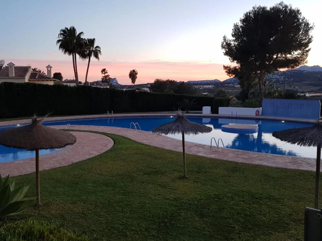Double-Level 3 Bedroom House Pueblo Alcasar Pool Gardens & Facilities
