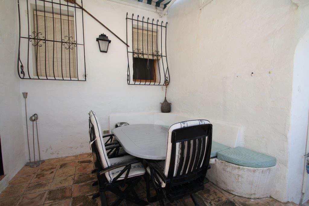 Double-Level 3 Bedroom House Pueblo Alcasar Pool Gardens & Facilities