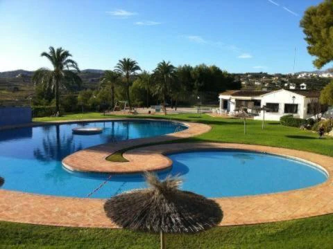 Double-Level 3 Bedroom House Pueblo Alcasar Pool Gardens & Facilities