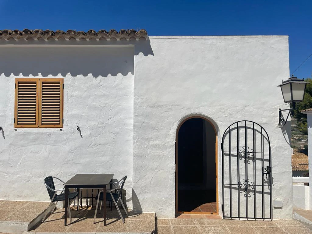 Double-Level 3 Bedroom House Pueblo Alcasar Pool Gardens & Facilities