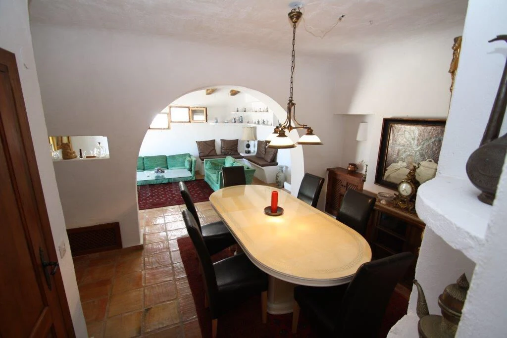Double-Level 3 Bedroom House Pueblo Alcasar Pool Gardens & Facilities