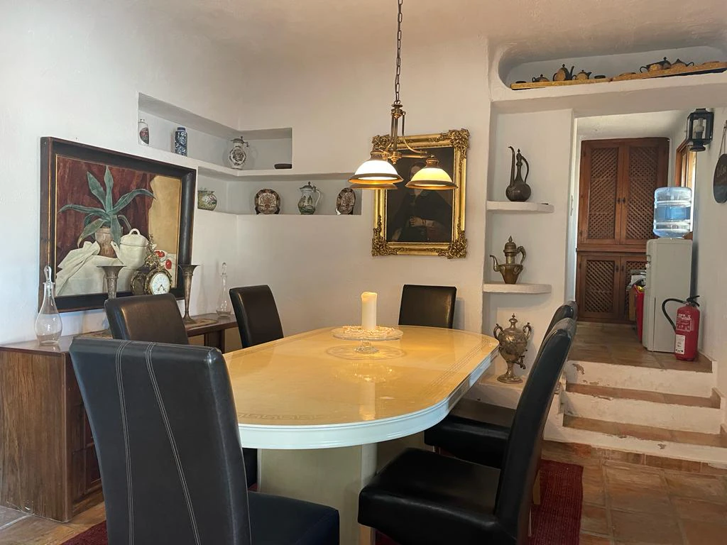 Double-Level 3 Bedroom House Pueblo Alcasar Pool Gardens & Facilities